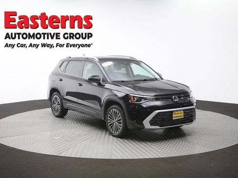 Used 2025 Volkswagen Taos SE FWD image 51