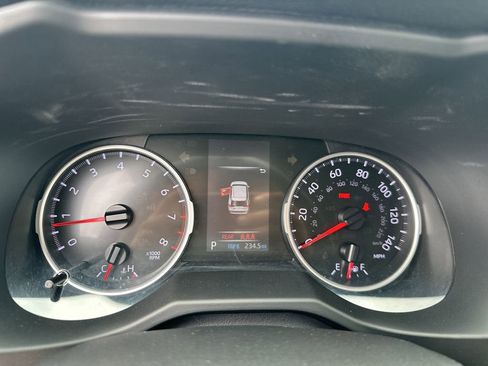 Used 2021 Toyota RAV4 LE AWD/4WD image 17