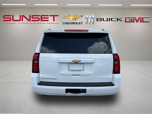 Certified 2019 Chevrolet Suburban LT RWD image 5