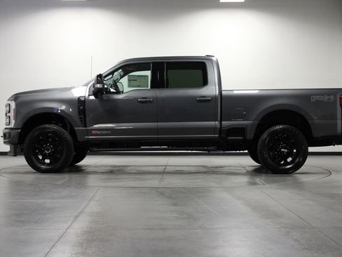 New 2026 Ford F250 Lariat w/ Black Appearance Package image 7