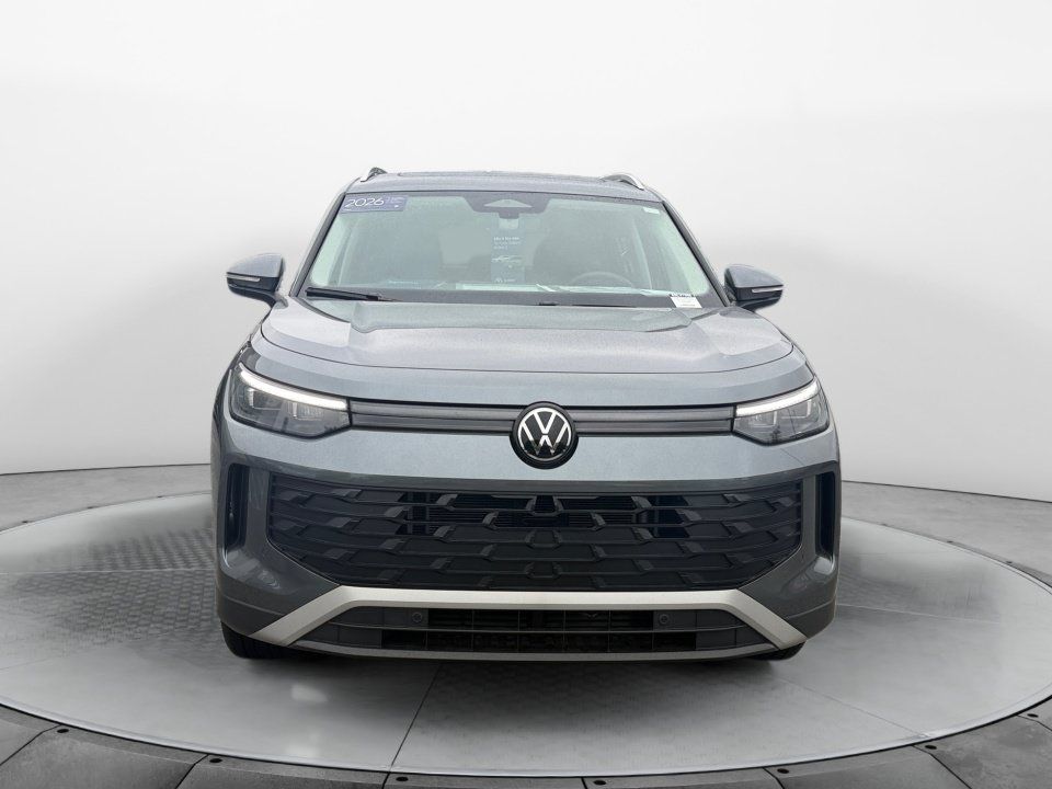 Certified 2026 Volkswagen Tiguan SE w/ Panoramic Sunroof Package AWD/4WD image 2