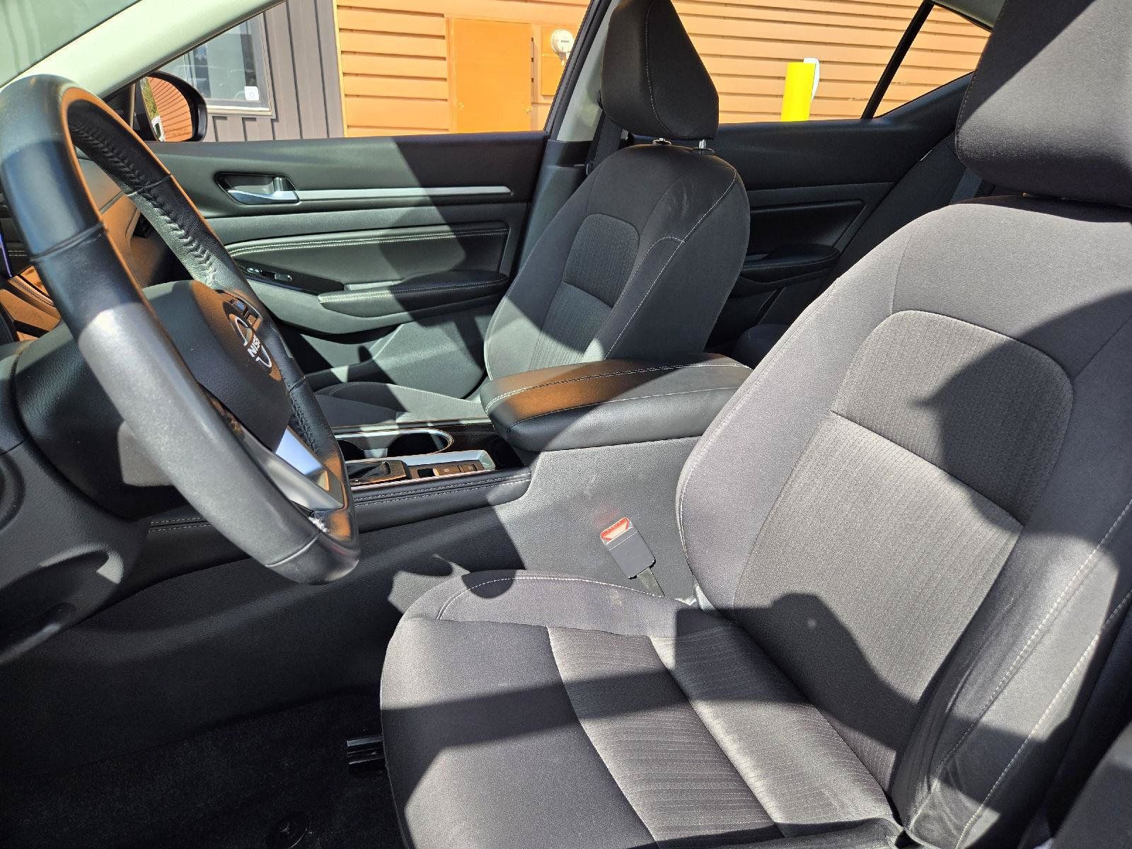 Used 2023 Nissan Altima 2.5 SV w/ SV Premium Package AWD/4WD image 10