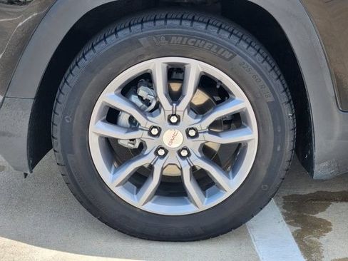 Used 2024 GMC Terrain SLT FWD image 9