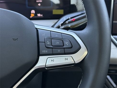 New 2025 Volkswagen Tiguan SE image 12