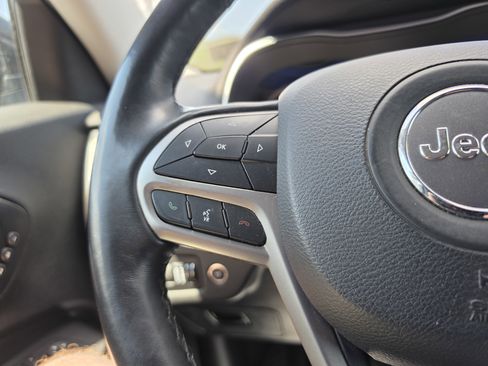 Used 2019 Jeep Cherokee Limited w/ Luxury Group AWD/4WD image 21