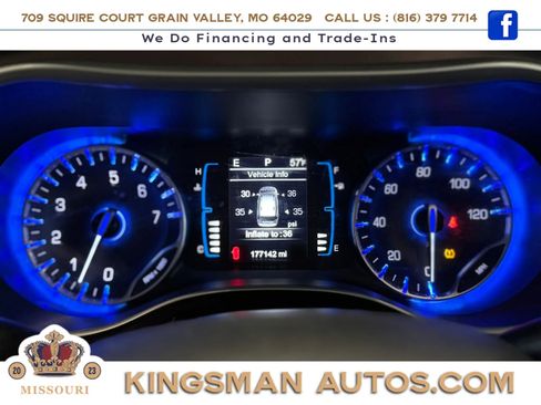Used 2017 Chrysler Pacifica Touring-L w/ Tire & Wheel Group FWD image 17