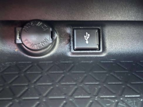 Used 2020 Toyota RAV4 XLE w/ Convenience Package AWD/4WD image 37
