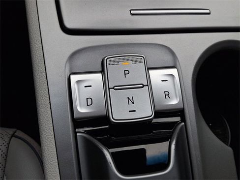 Used 2021 Hyundai Kona Limited image 15