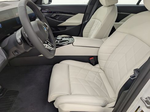 New 2026 BMW 530i w/ M Sport Package RWD image 5