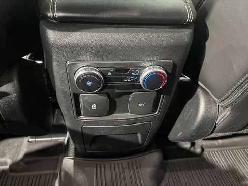 Used 2022 Ford Explorer XLT AWD/4WD image 37