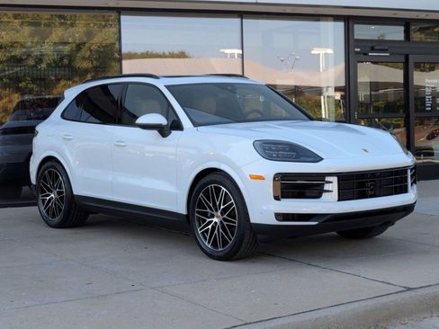 Certified 2026 Porsche Cayenne AWD/4WD image 7