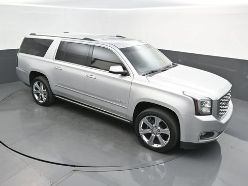 Used 2018 GMC Yukon XL Denali w/ Denali Ultimate Package AWD/4WD image 36