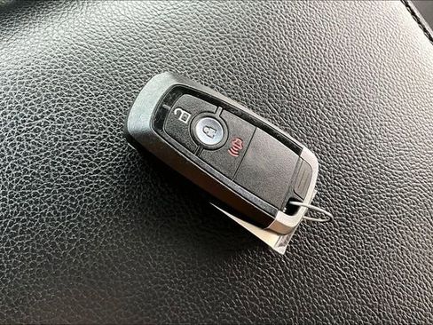 Used 2019 Ford F150 Lariat image 10