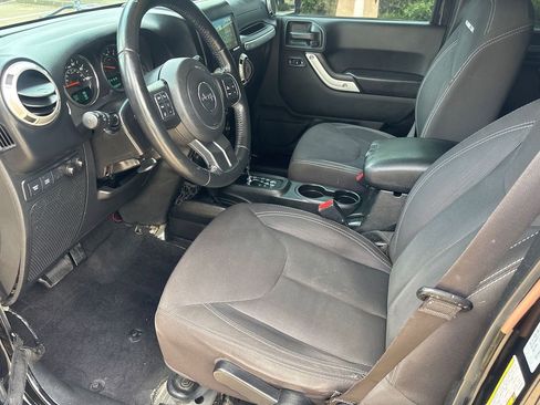 Used 2017 Jeep Wrangler Unlimited Rubicon w/ Connectivity Group image 14