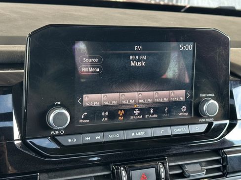 Used 2024 Nissan Pathfinder SV w/ SV Premium Package FWD image 18