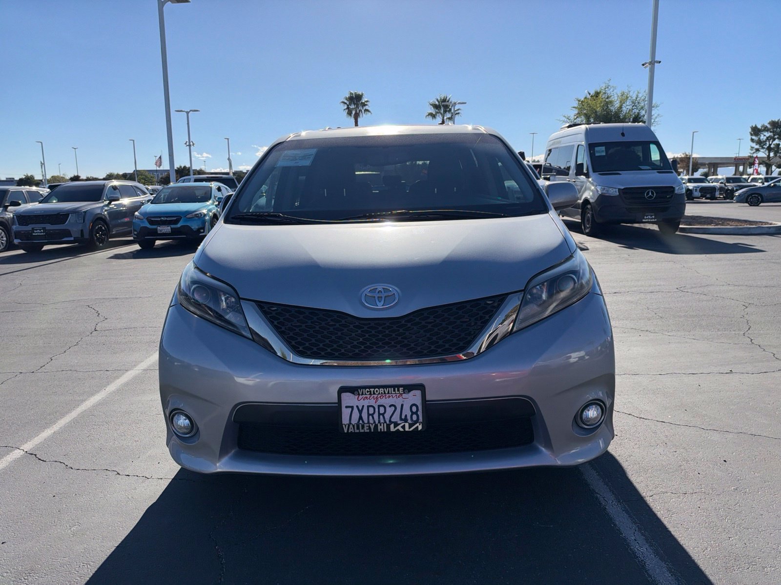 Used 2017 Toyota Sienna SE Premium FWD image 4