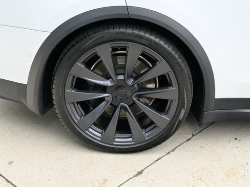 Used 2022 Tesla Model X image 11