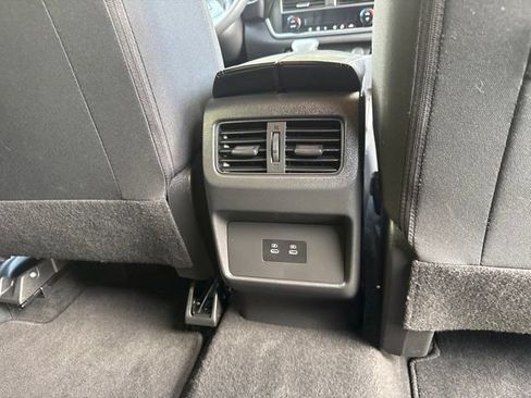 Used 2024 Nissan Rogue SV FWD image 34