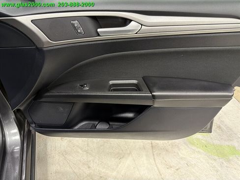 Used 2020 Ford Fusion SE FWD image 29