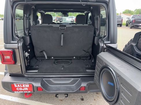 Used 2024 Jeep Wrangler Rubicon w/ Technology Group AWD/4WD image 12