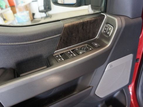 Used 2025 Ford F250 Lariat image 10