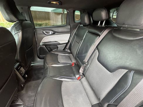 Used 2023 Jeep Compass Latitude image 27