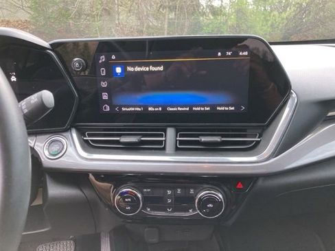 Used 2024 Chevrolet Trax ACTIV w/ Sunroof Package FWD image 7