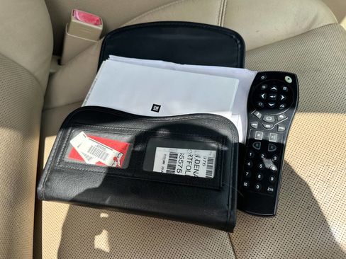 Used 2011 GMC Yukon XL Denali image 46