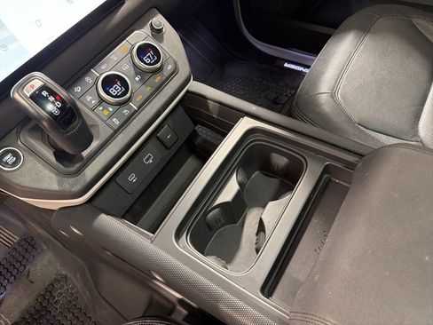 Used 2022 Land Rover Defender 110 X-Dynamic SE image 17