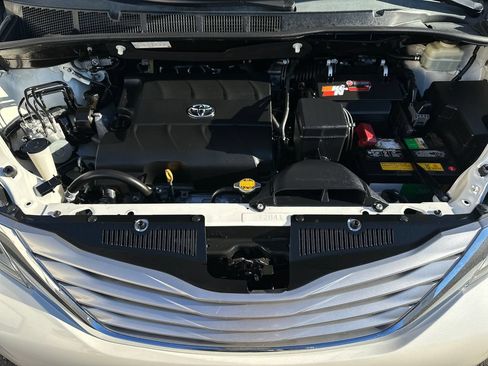 Used 2016 Toyota Sienna Limited Premium w/ Outdoor Package AWD/4WD image 10