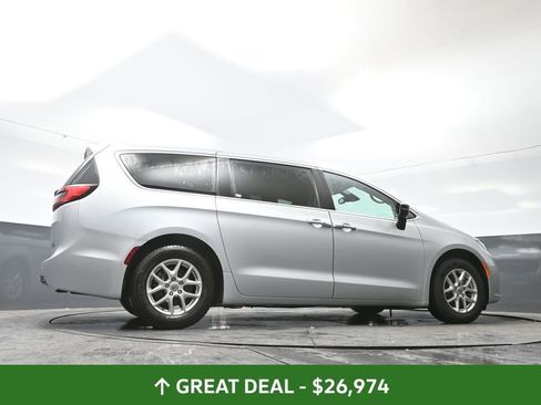 Used 2024 Chrysler Pacifica Touring-L image 53