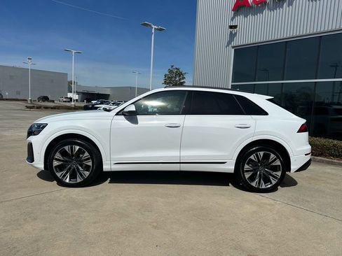 Certified 2025 Audi Q8 Prestige image 5