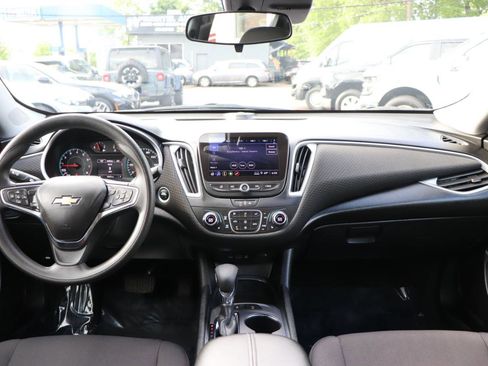 Used 2025 Chevrolet Malibu LT FWD image 16
