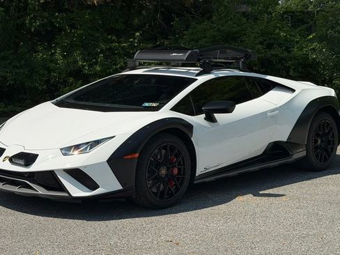 Used 2023 Lamborghini Huracan Sterrato AWD/4WD image 1