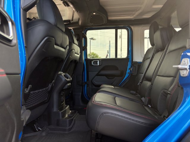 Used 2024 Jeep Wrangler Unlimited Rubicon w/ Technology Group AWD/4WD image 28