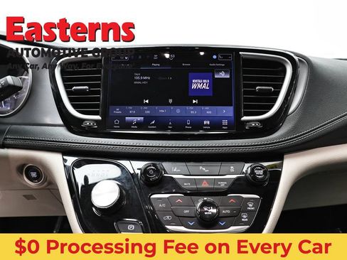 Used 2024 Chrysler Pacifica Limited FWD image 12