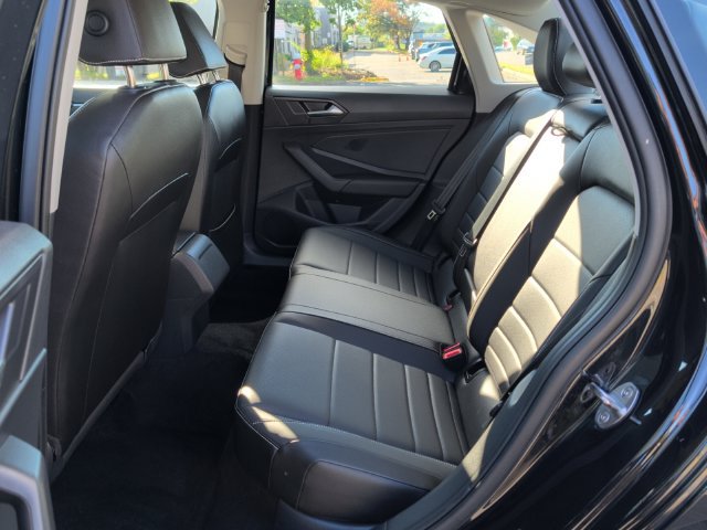 Certified 2023 Volkswagen Jetta SE w/ Panoramic Sunroof Package FWD image 22