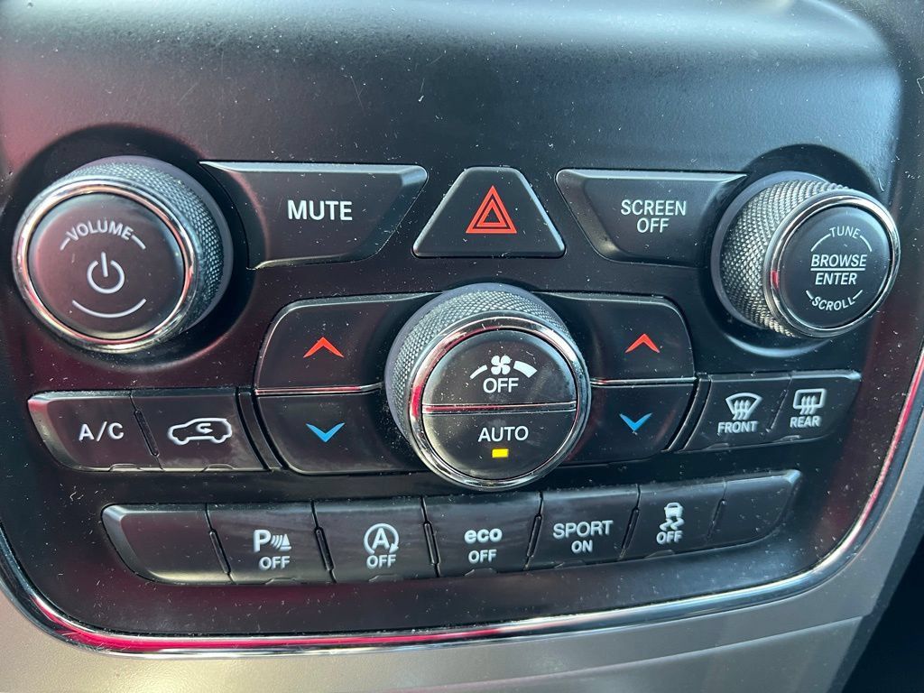 Used 2021 Jeep Grand Cherokee Laredo AWD/4WD image 35