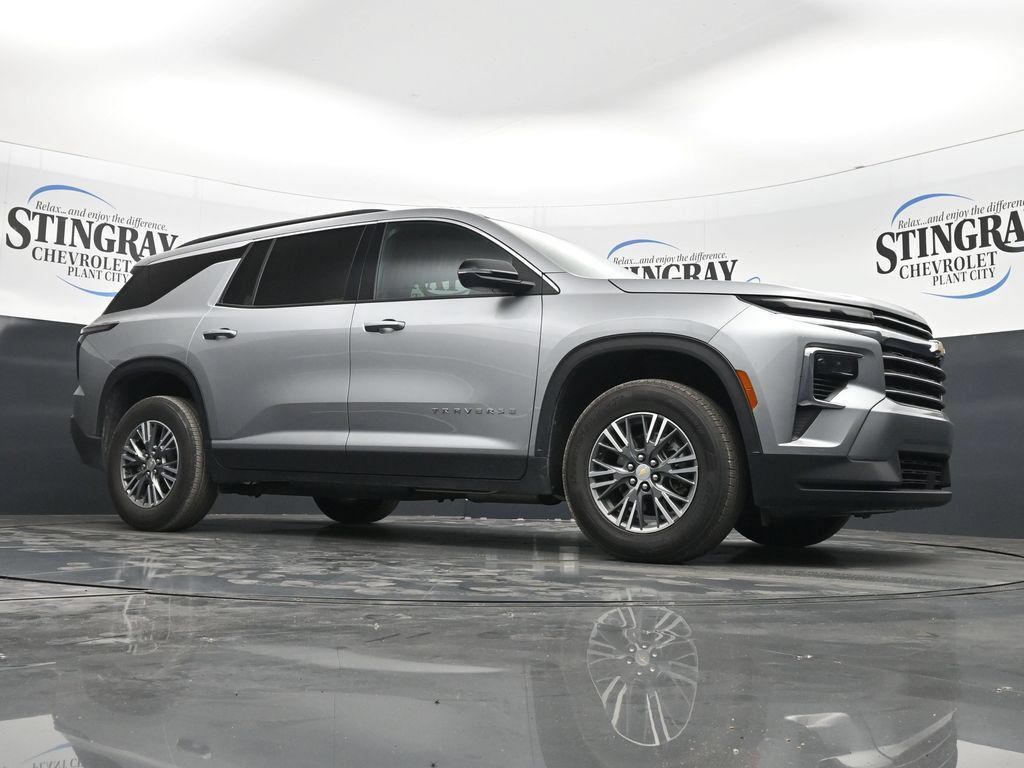 Certified 2025 Chevrolet Traverse LT AWD/4WD image 26