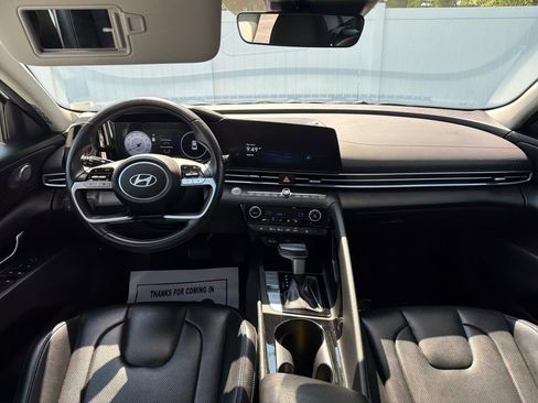 Used 2025 Hyundai Elantra Limited FWD image 15