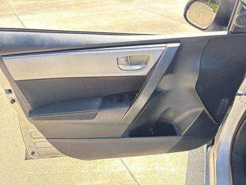Used 2017 Toyota Corolla LE w/ Carpet Mat Package (TMS) FWD image 15