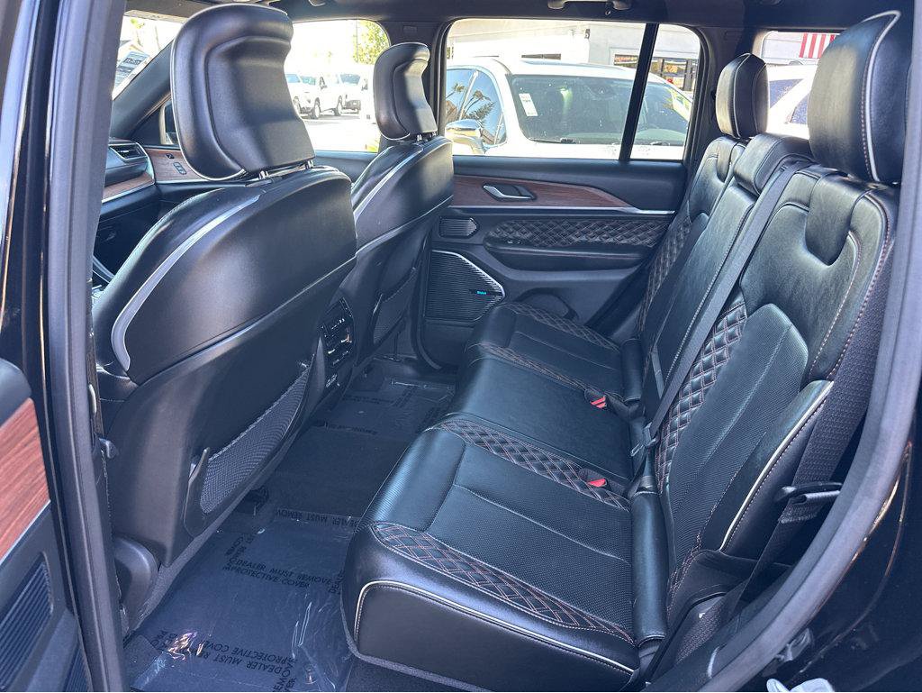 Used 2022 Jeep Grand Cherokee Summit w/ Advanced Protech Group IV AWD/4WD image 10
