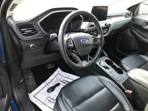 Used 2022 Ford Escape Titanium image 3