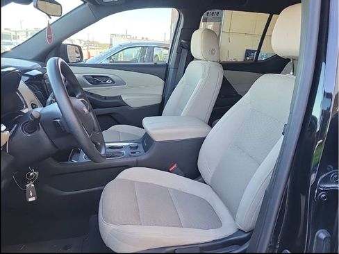 Used 2022 Chevrolet Traverse LS image 22