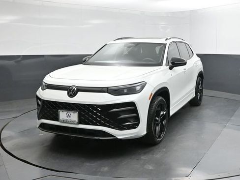 New 2026 Volkswagen Tiguan SE R-Line image 30