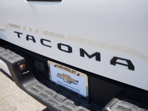 Used 2020 Toyota Tacoma TRD Off-Road w/ Technology Package AWD/4WD image 13