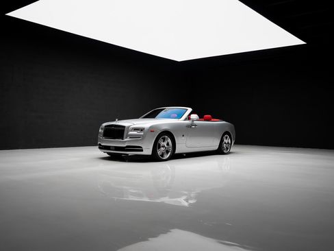 Used 2017 Rolls-Royce Dawn RWD image 89