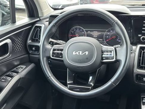 Used 2022 Kia Sorento S FWD image 27