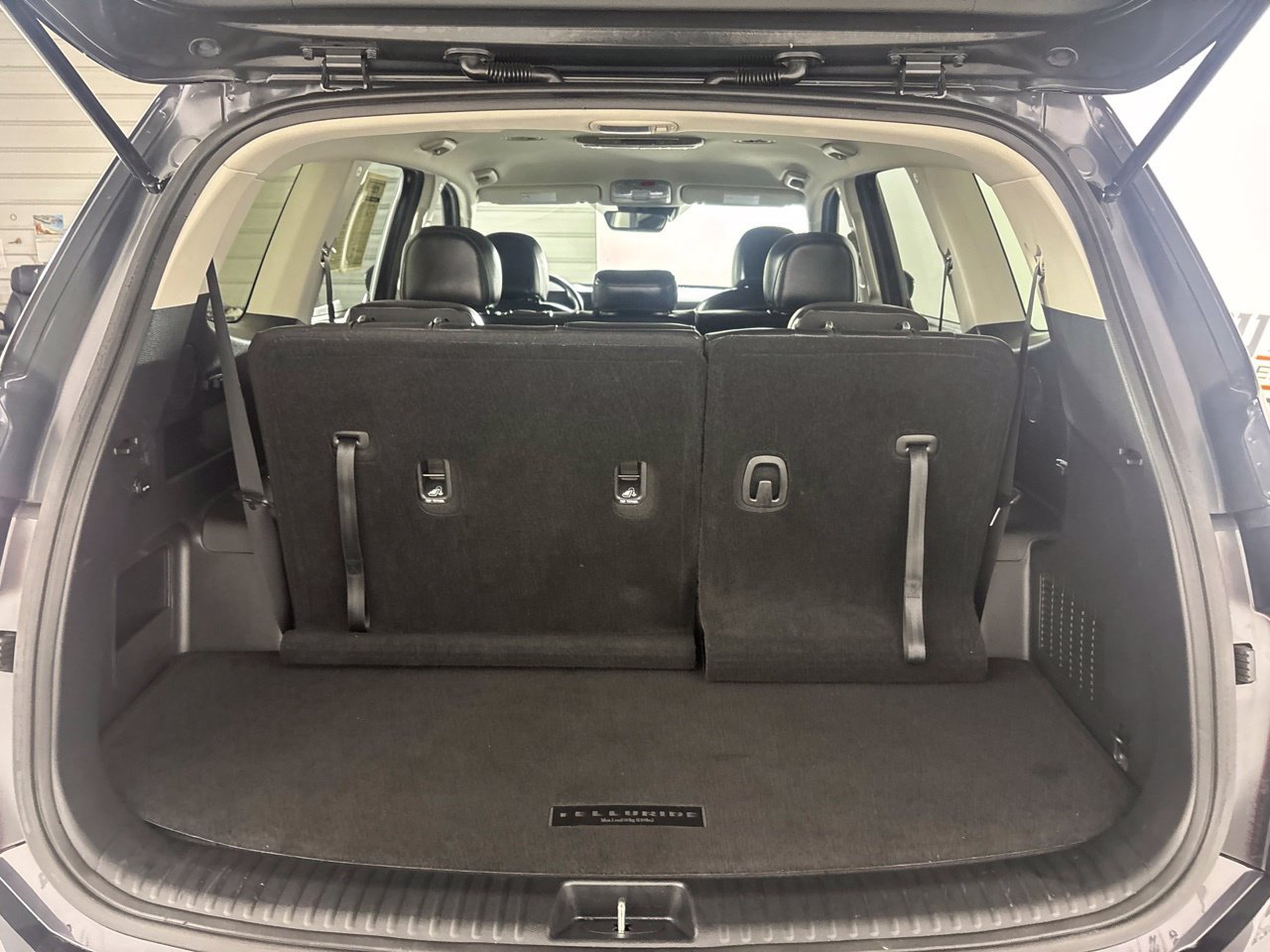 Used 2025 Kia Telluride LX FWD image 25