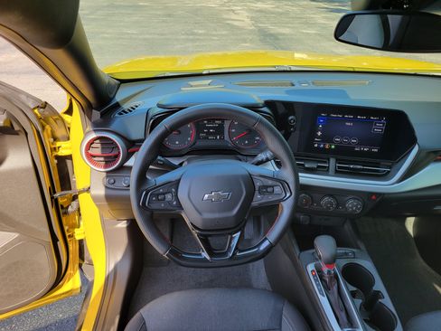 Certified 2024 Chevrolet Trax RS w/ Driver Confidence Package FWD image 12
